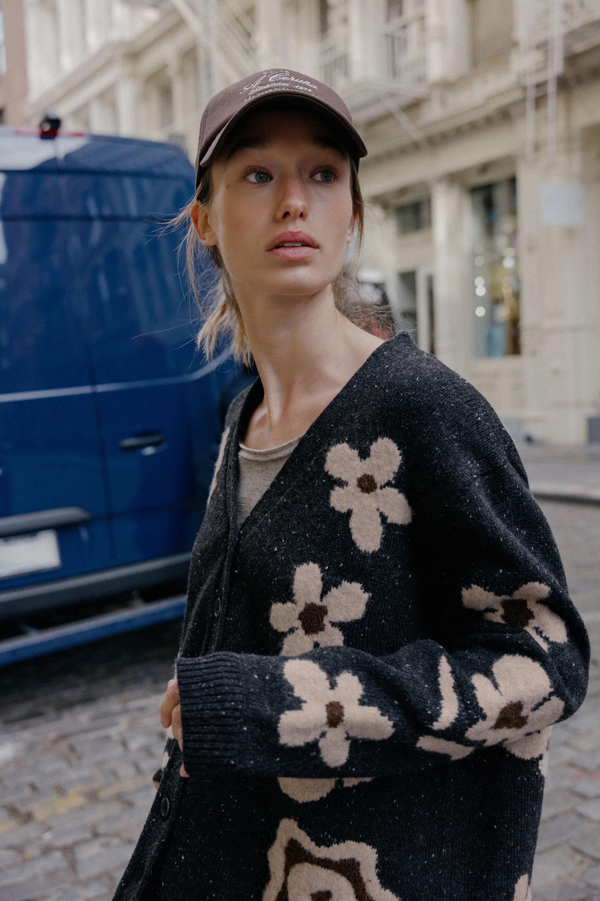 OVERSIZED FLORAL JACQUARD KNIT CARDIGAN